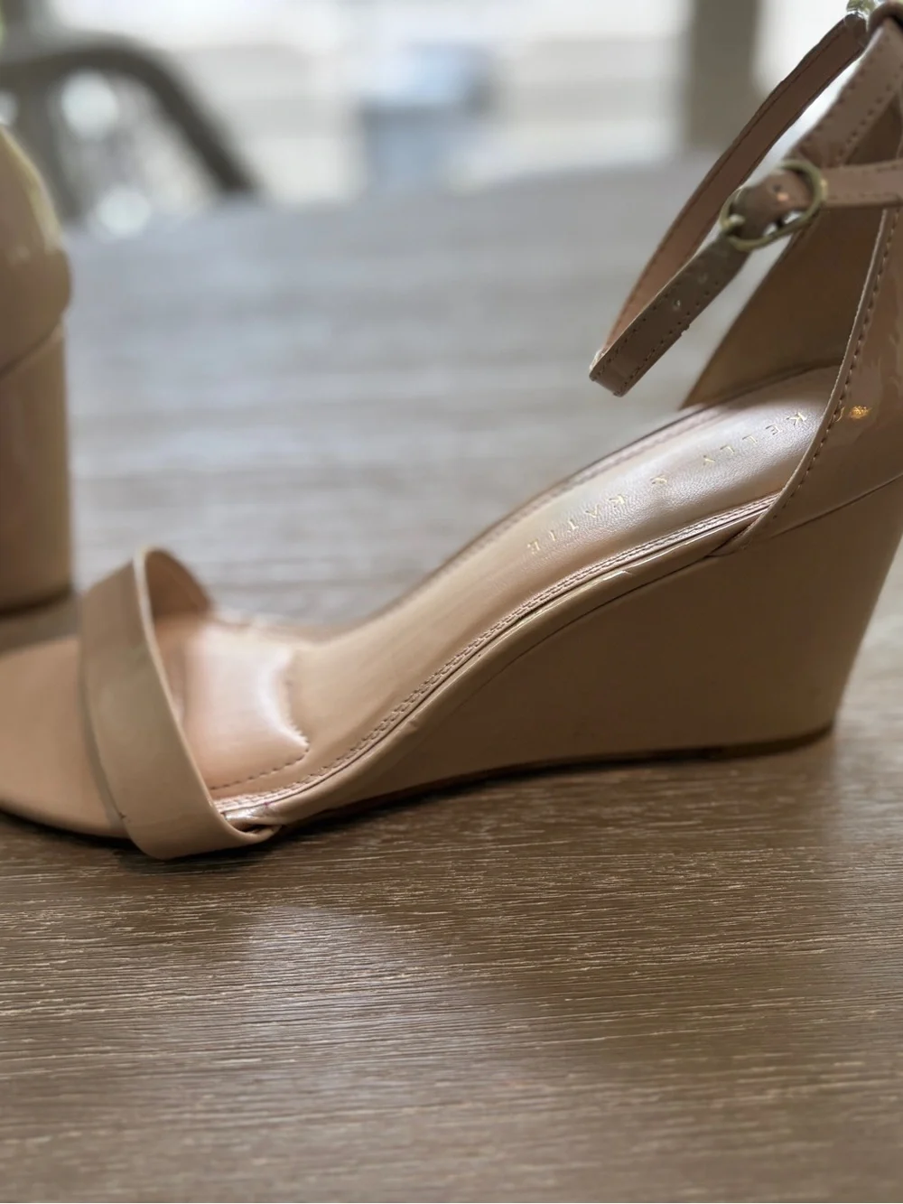 Kelly & Katie sleek patent